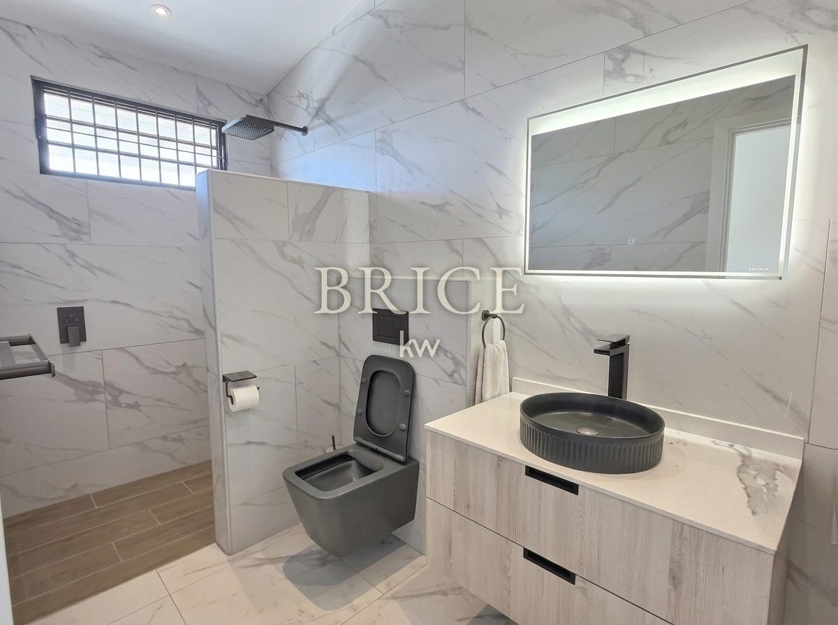 Villa triplex neuve avec piscine, Pamatai Hills