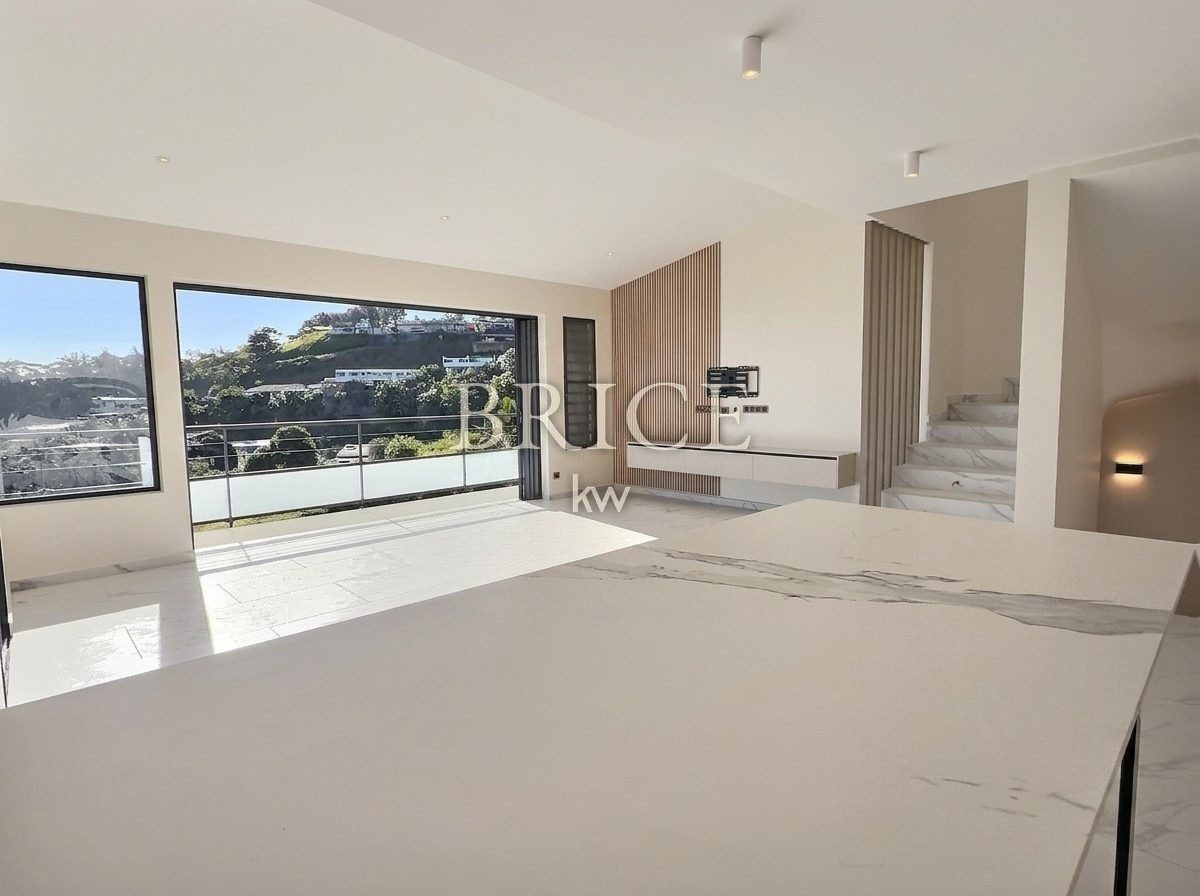 Villa triplex neuve avec piscine, Pamatai Hills