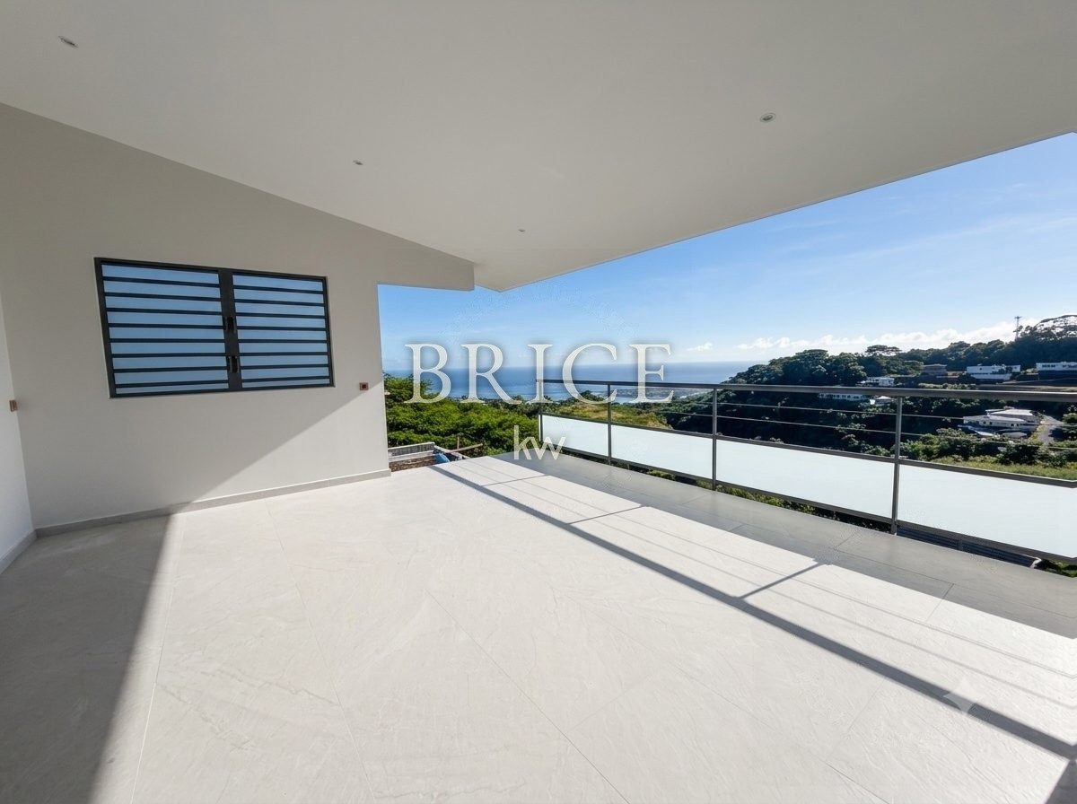 Villa triplex neuve avec piscine, Pamatai Hills