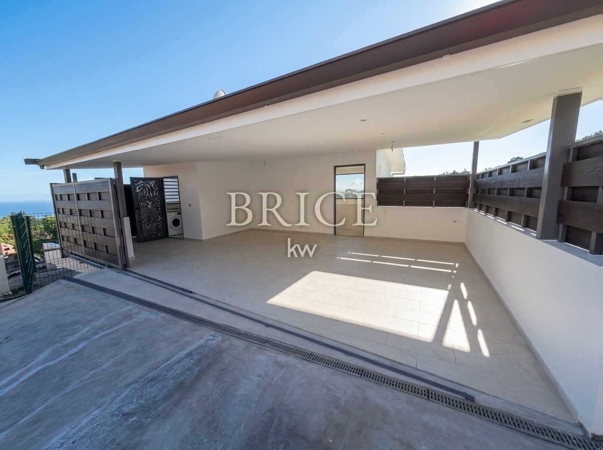Villa triplex neuve avec piscine, Pamatai Hills
