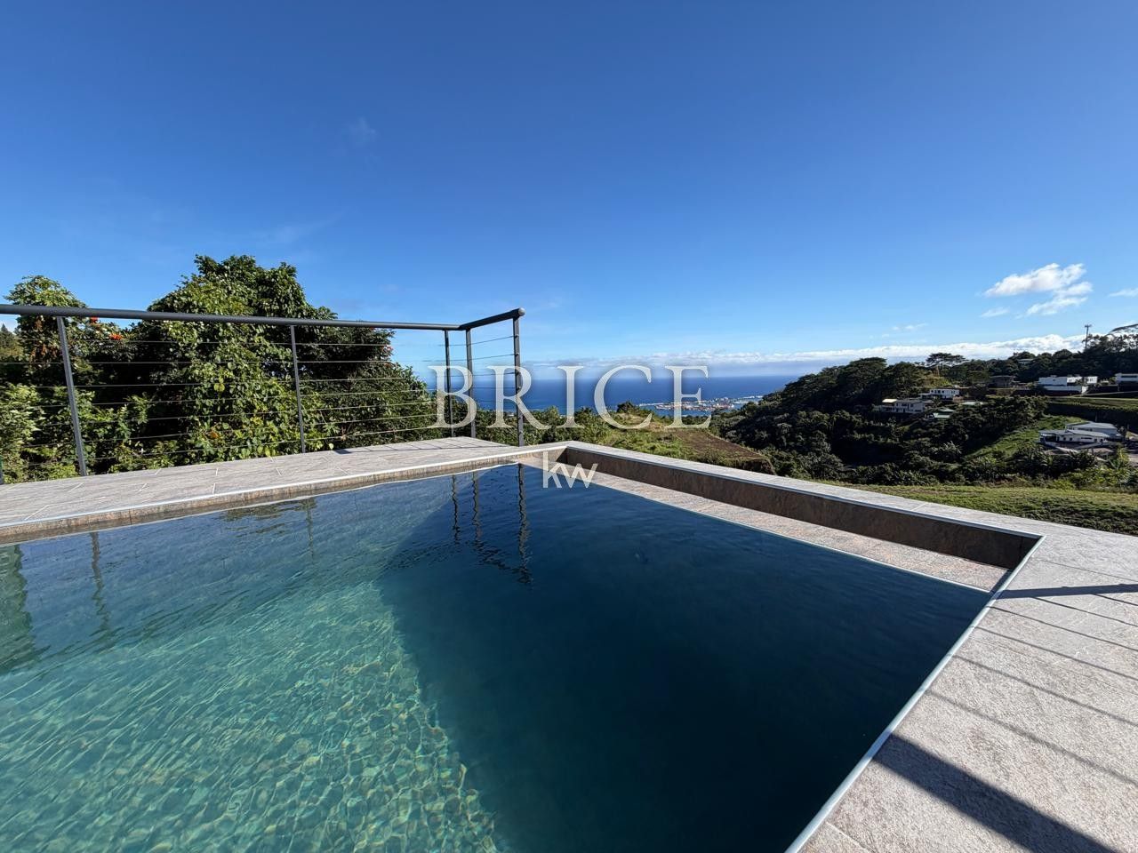 Villa triplex neuve avec piscine, Pamatai Hills