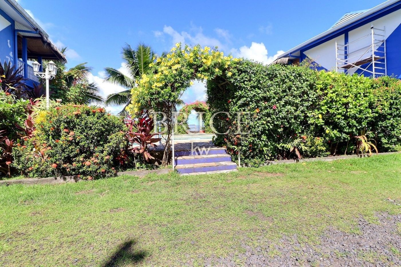 Duplex F3 avec piscine, résidence Fare Vaimiti