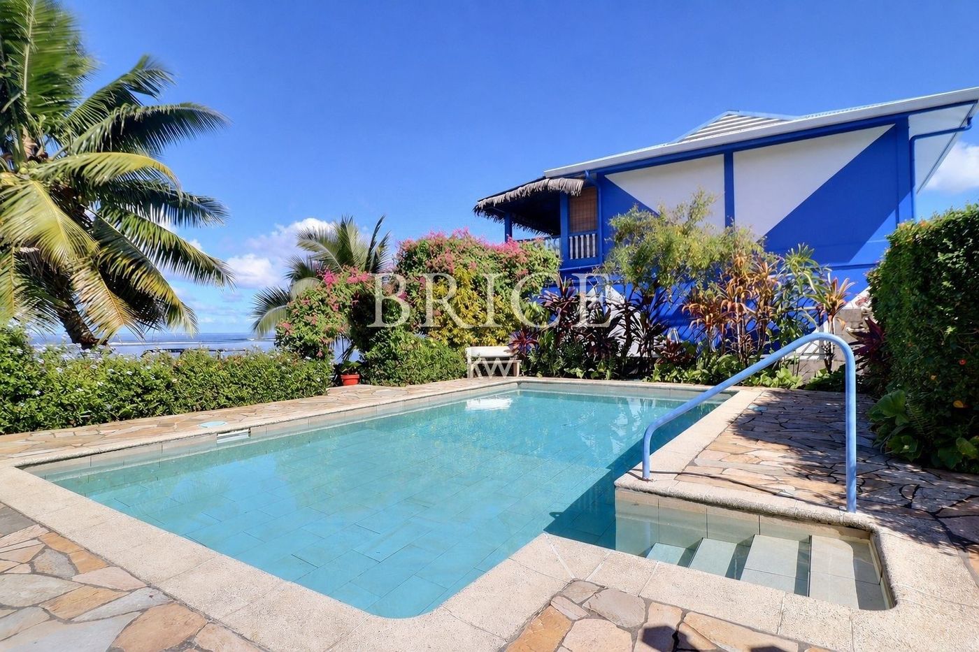 Duplex F3 avec piscine, résidence Fare Vaimiti
