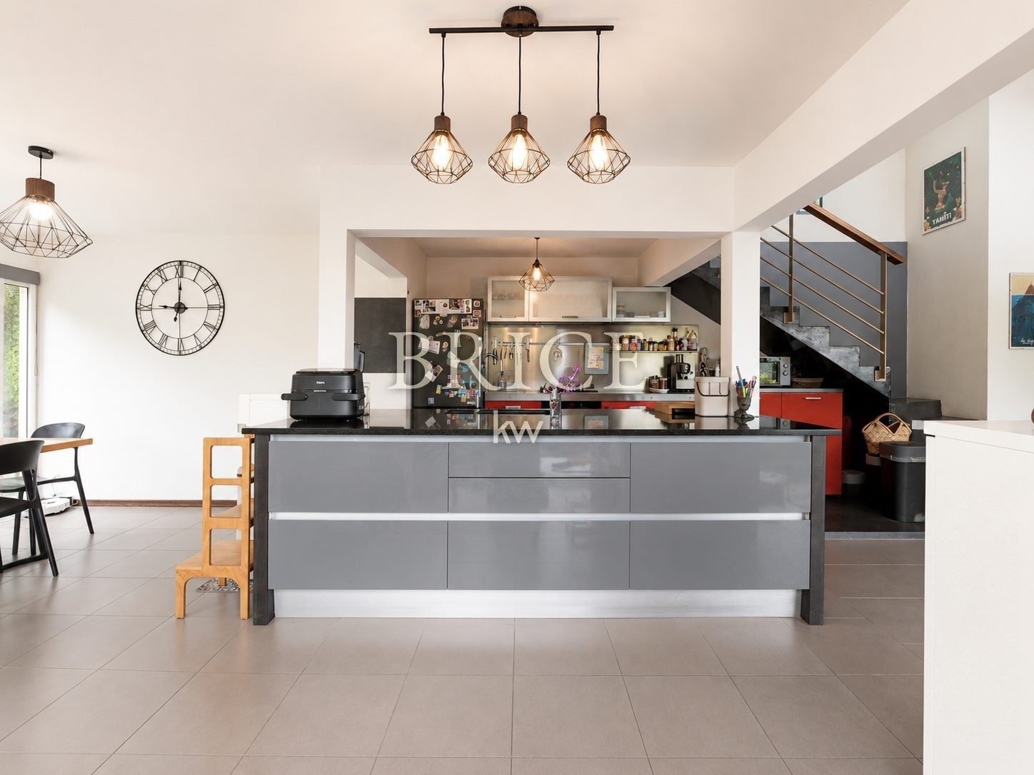 Villa F4 et sa pièce de vie de 80 m², vue Moorea