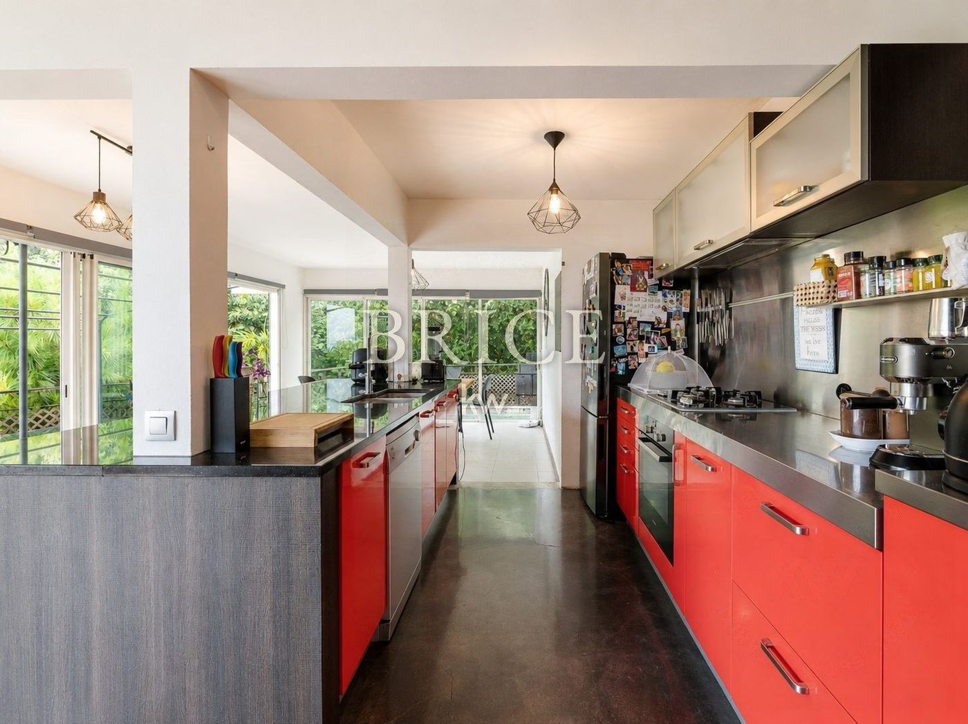 Villa F4 et sa pièce de vie de 80 m², vue Moorea