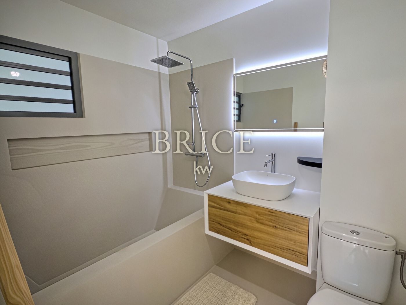 Appartement F3 en centre ville de Papeete, Rénové clé en main.