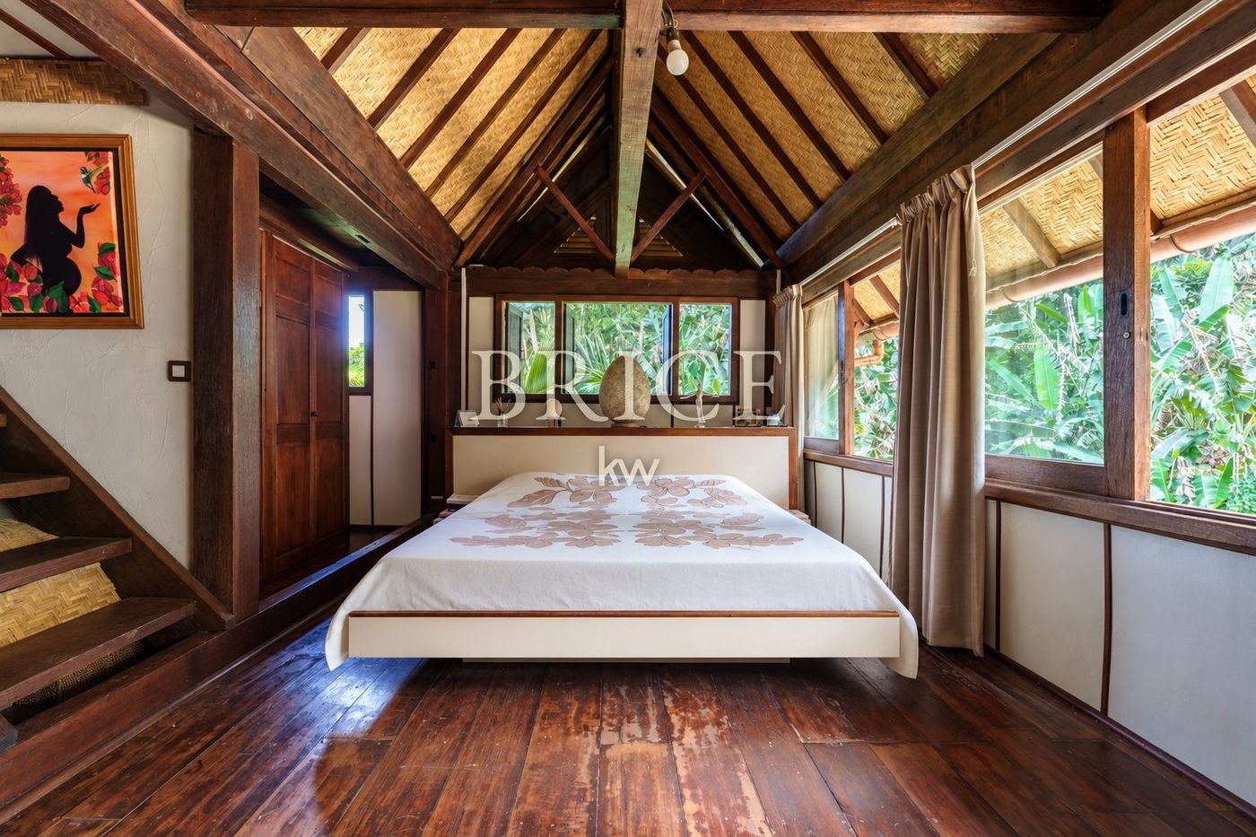 Maison balinaise en bois centenaire, bungalow et piscine