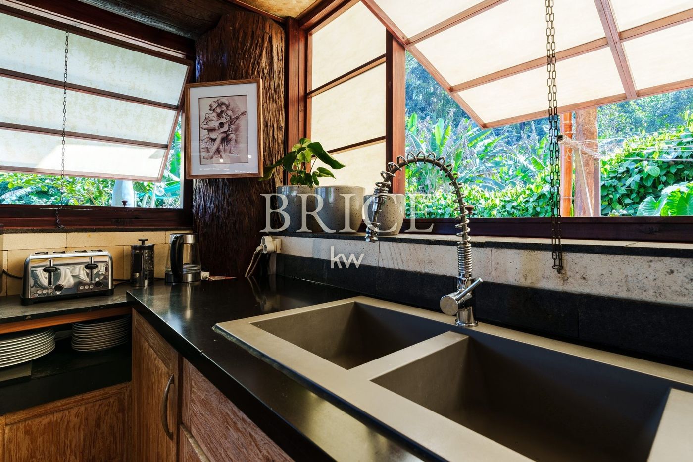 Maison balinaise en bois centenaire, bungalow et piscine