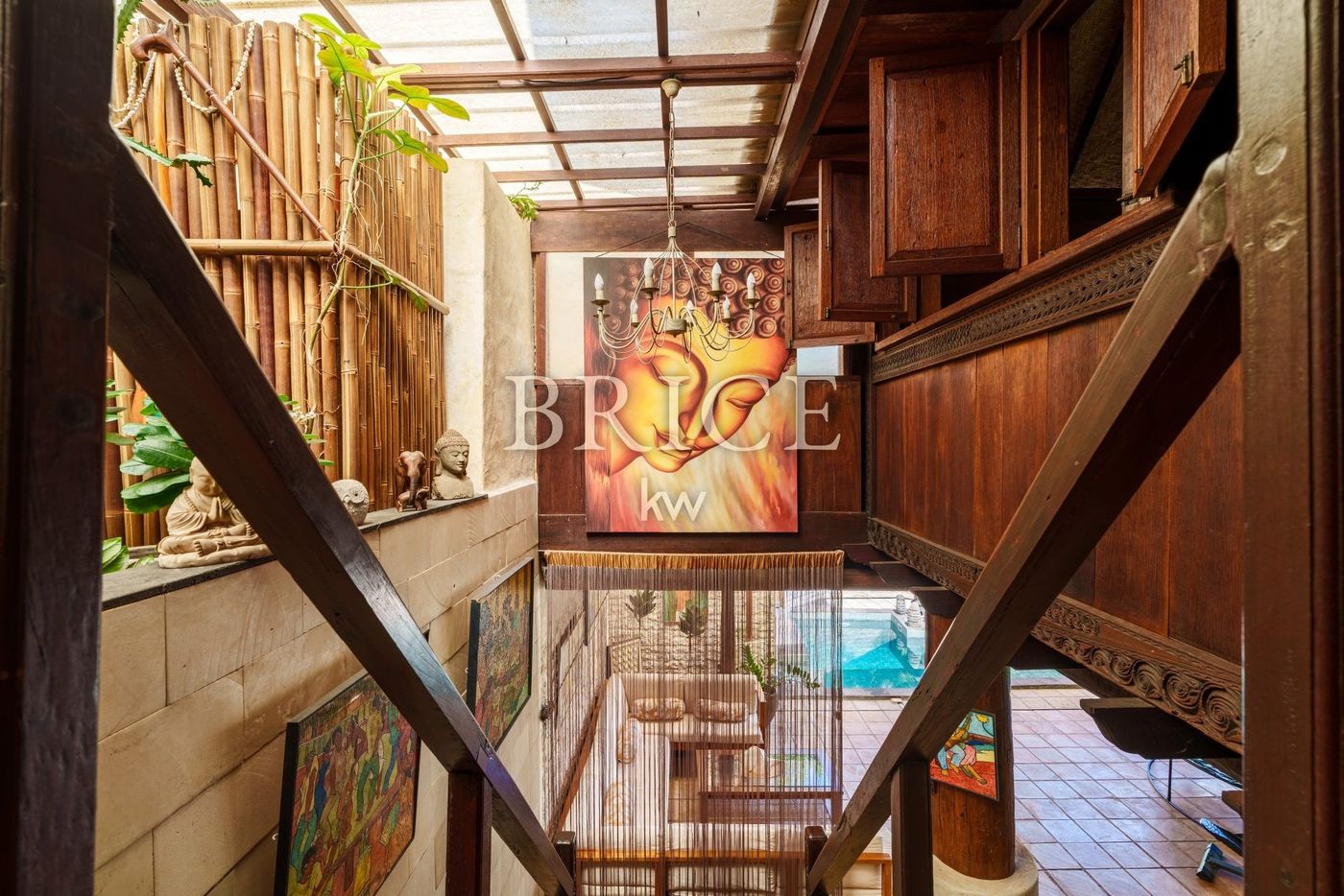 Maison balinaise en bois centenaire, bungalow et piscine