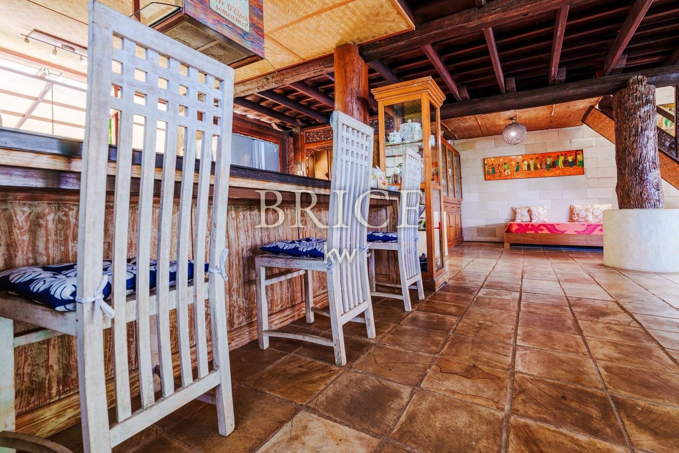 Maison balinaise en bois centenaire, bungalow et piscine