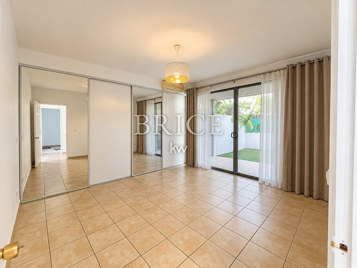 Maison F3 de plain-pied en résidence sécurisée avec piscine